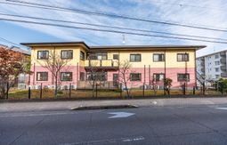 二階建ての建物外観