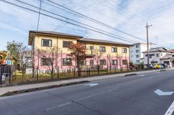 カラフルな建物と道路