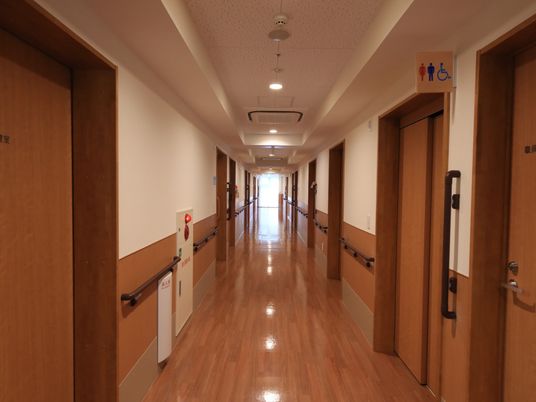  清潔感のある廊下 