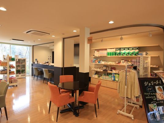  快適な空間の食堂エリア  