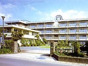 開放的な建物の外観