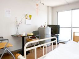 明るい個室の居室