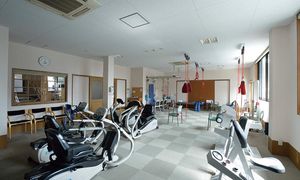 運動機器が並ぶ部屋
