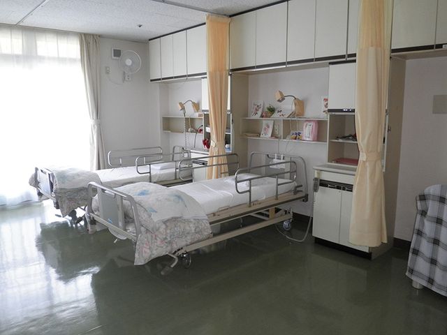 快適な居住空間 居室 広々として自然光が差し込む居室です。リラックスした時間を過ごすことができます。
