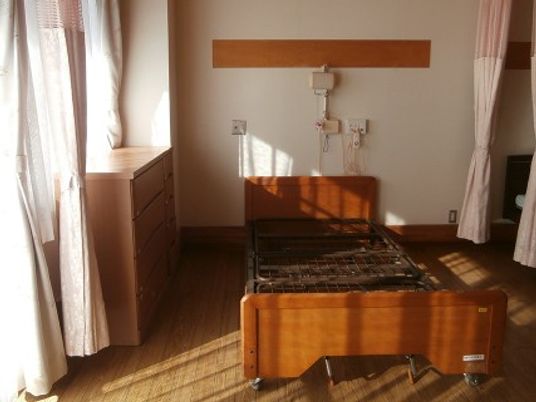 日差しの入る居室  
