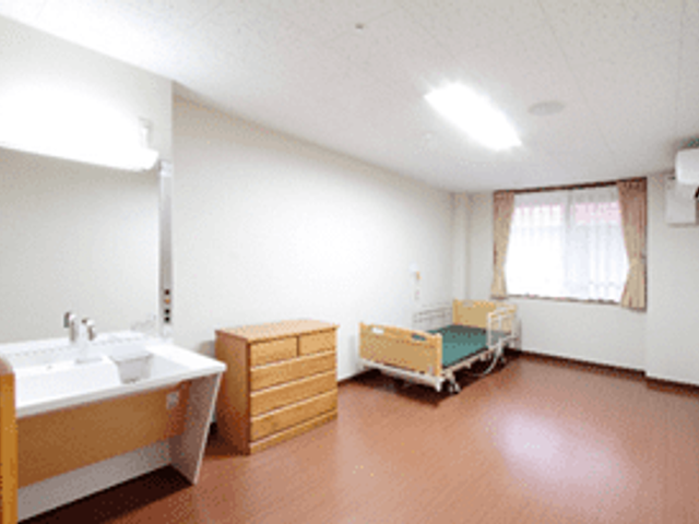 広々とした居室 居室 窓から自然光がたっぷり入る居室です。快適な空間で、ゆったりとお過ごしいただけます。