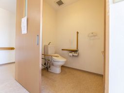 バリアフリートイレの内観