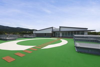 広々とした屋上庭園