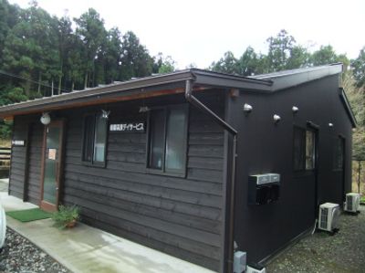 木造の建物外観