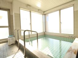 明るい浴室の様子