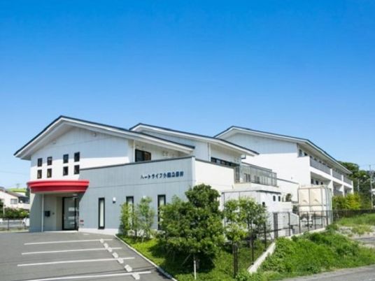 清潔感ある白い建物