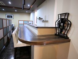 木製バーカウンター