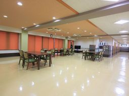 広々とした明るいダイニング