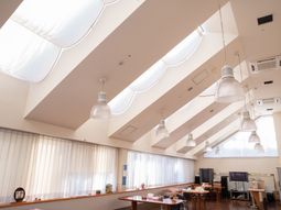 天井が高いリビング空間