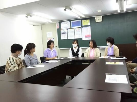 会議をする多人数の会議室  