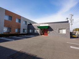 モダンな建物の外観