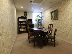 和やかな雰囲気のラウンジ