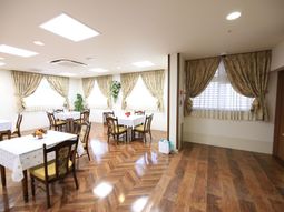 明るいダイニングスペース