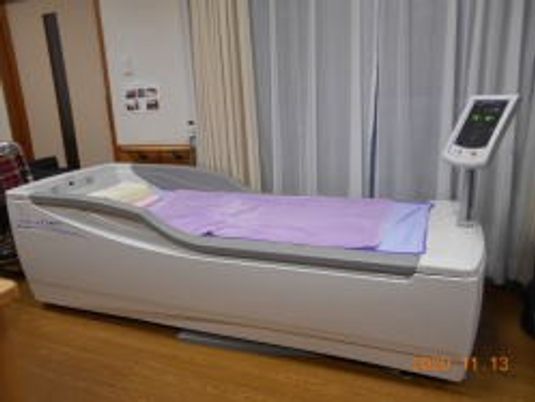 電動ベッドのある居室  