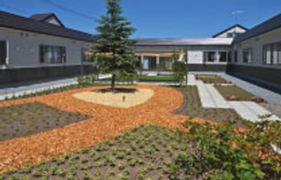 心安らぐ緑豊かな職場環境