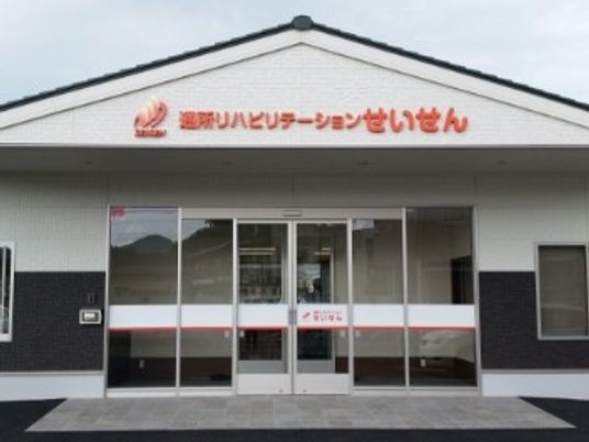 施設の正面玄関  