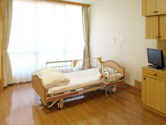 居室のベッド  