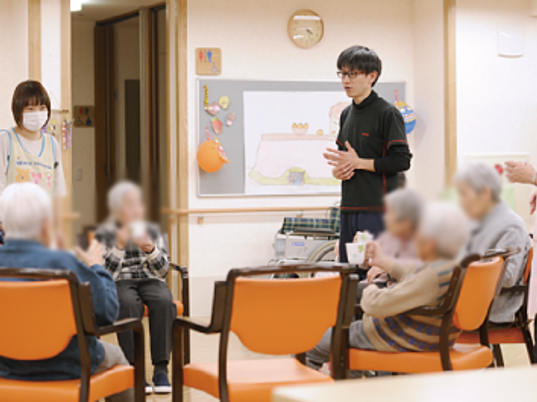 集う明るい居室