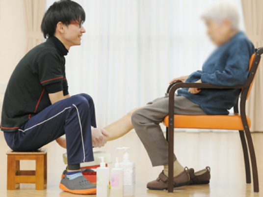 リハビリ中の人々