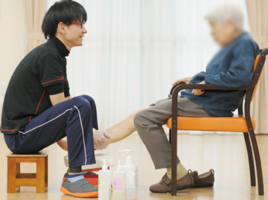 リハビリ中の人々