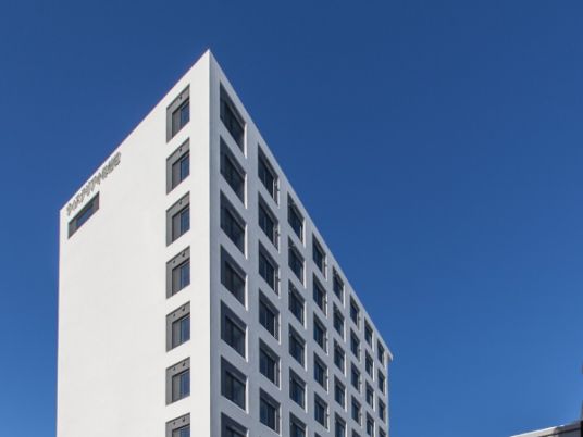 洗練された外観の建物
