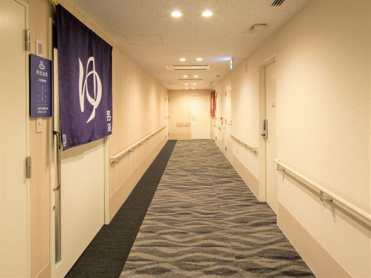 清潔感のある綺麗な廊下
