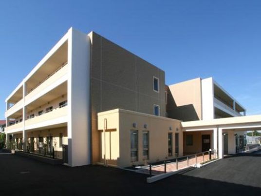 新しい建物の外観
