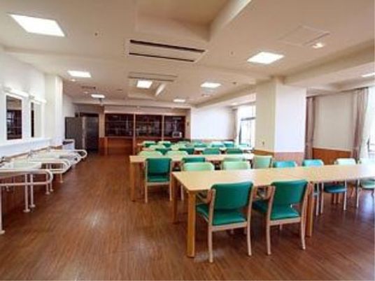 広々とした食堂空間