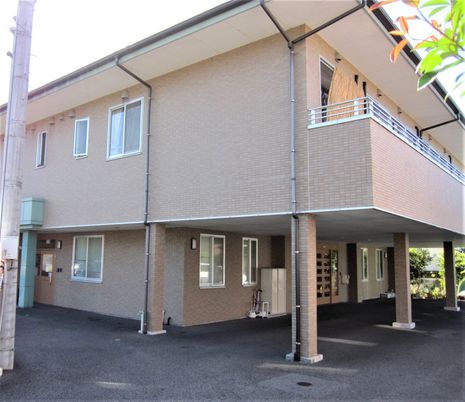 広々とした外観の建物