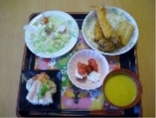 彩り豊かな食事風景