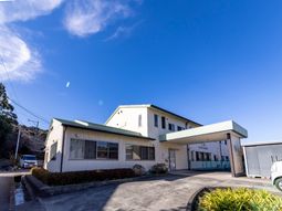 晴れた日の建物外観