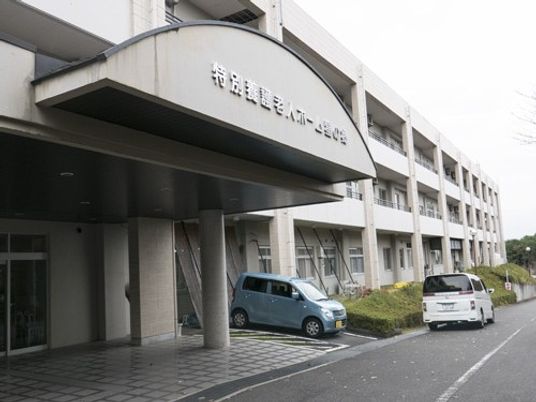 外観の建物前  
