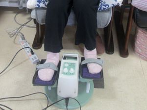 機能訓練機器と足