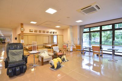 広々としたラウンジ