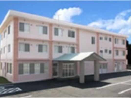 明るい外観の建物