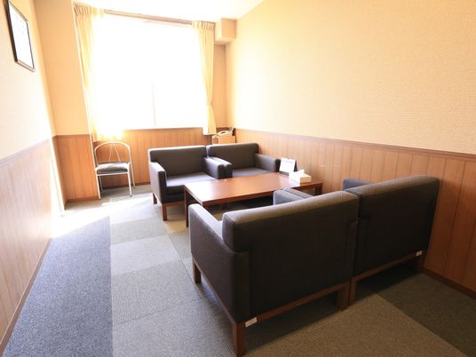 明るい居室の角部
