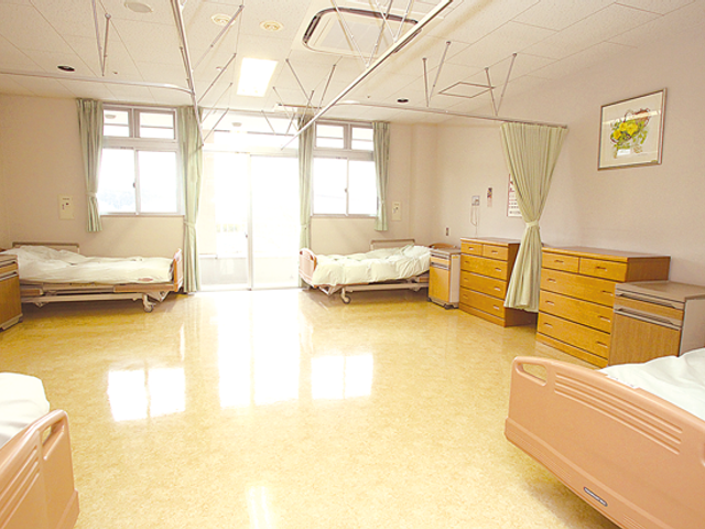 広々とした居室 居室 自然光がたっぷり入る広々とした居室です。快適な就業環境で働けます。