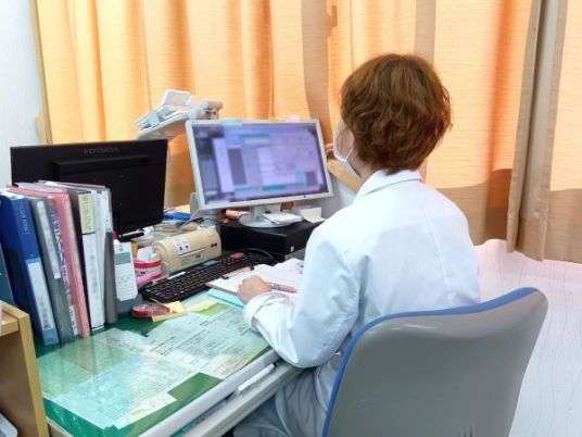 パソコン操作の様子オフィス