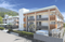 背の高い建物の外観