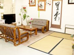 和室の明るい居室