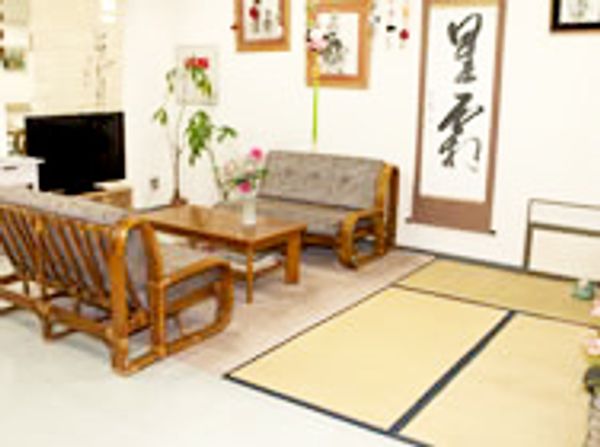 和室の明るい居室
