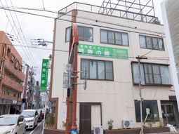 都会の建物外観