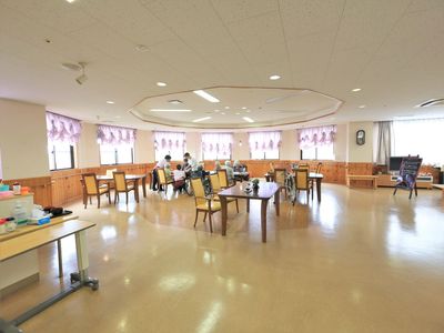 ゆったりとした食堂の様子