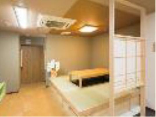 施設の写真 「きぼうのつばさ」の湯浴み処。和室スペースで、お茶菓子と一緒にいただける空間である。