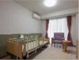 明るい居室の様子